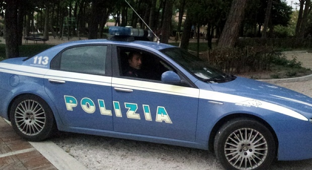 Roma, si spoglia in strada e mostra i genitali ai passanti: arrestato italiano di 35 anni