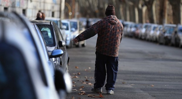 Parcheggiatori abusivi, giro di vite a Roma: i vigili pronti a contrastare il fenomeno