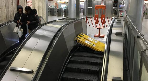Roma, scale della metro A, ripartono i disagi: Furio Camillo bloccata