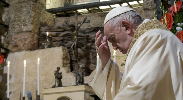 L'enciclica del Papa: «La pandemia non è un castigo divino, ma mette in luce le false sicurezze»