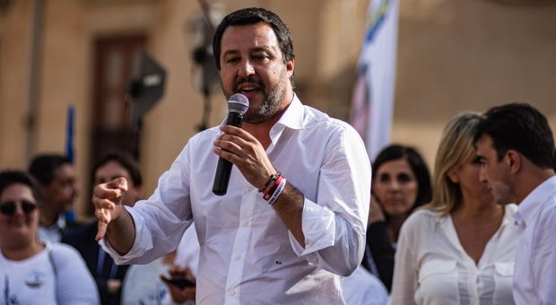 Razzismo, Salvini risponde a Leonardo: «Non sospendere le gare per cori imbecilli»