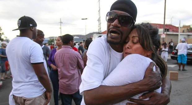 Usa, un altro afroamericano ucciso dalla polizia: rivolta a San Diego