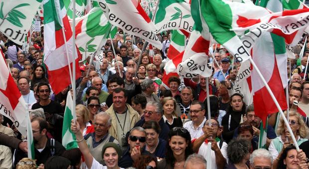 Pd, negata la tessera all'ex sindaco di Canosa di Puglia: lui chiama la polizia