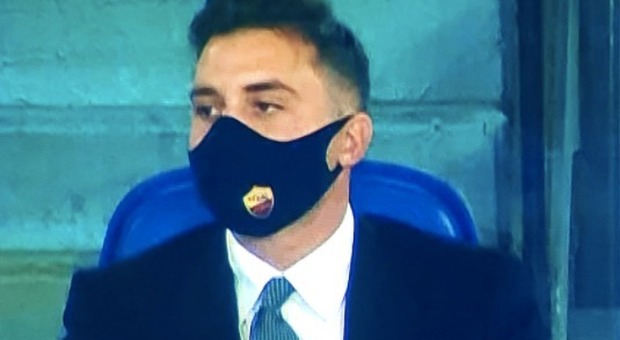 Ryan Friedkin conquista i tifosi della Roma: esulta con il "pugnetto" e indossa un bracciale giallorosso