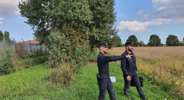 I carabinieri forestali indicano l'area nella quale si svolgevano le estrazioni llegali di acqua metanifera