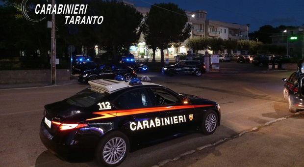 Spaccio ed estorsione, i carabinieri arrestano otto persone. Anche un insospettabile