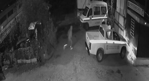 Ecco i ladri all'assalto della Protezione Civile messi in fuga dall'abbaiare dei cani a Capua