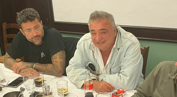 Fabrizio Corona a Macerata, cena al ristorante Da Rosa con i due suoi avvocati: in ballo una vecchia causa