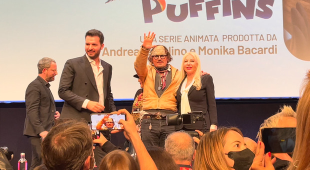 Johnny Depp, delirio alla Festa del Cinema di Roma e show con l’interprete: «Hollywood è un posto dove andare in vacanza»