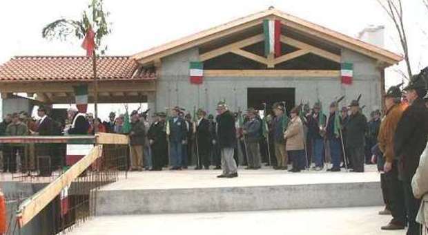 L'inaugurazione della sede degli alpini di Susegana, l'8 marzo 2003