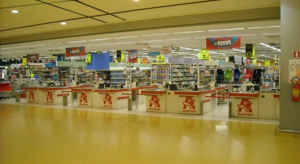 Chiude dopo 13 anni l’Auchan di Nola: «I dipendenti non perdano il lavoro»