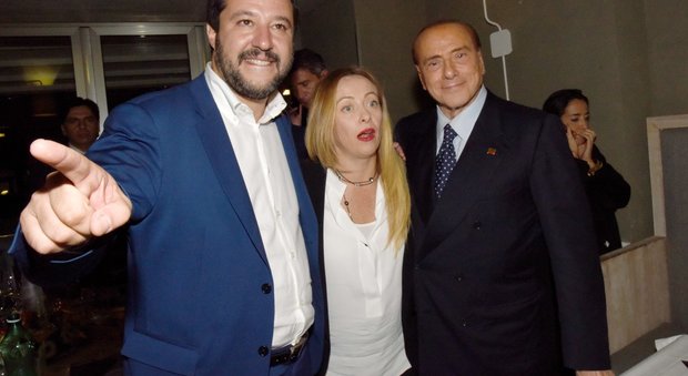 Berlusconi ora lancia un "piano Marshall" per aiutare la Sicilia. Salta la cena con Salvini