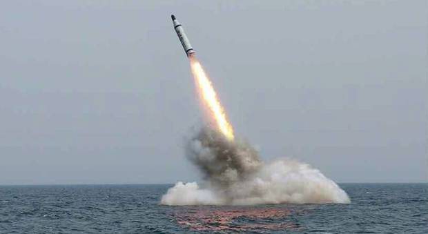 La Russia lancia missile nucleare intercontinentale da un sottomarino 