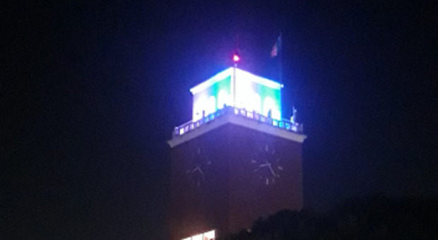 La torre civica di Pescara illuminata con i colori dell'Argentina Campione del Mondo