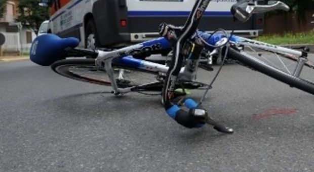 Avellino: cade dalla bici, 64enne di Casalnuovo in prognosi riservata