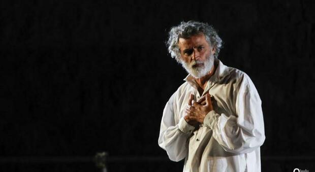 Enrico Lo Verso in “Uno nessuno centomila” al Teatro Manlio di Magliano Sabina