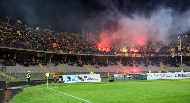 Lecce, invito allo stadio: per le donne biglietti a un euro