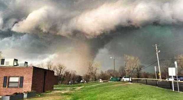 Stati Uniti, tornado sull'Oklahoma: un morto