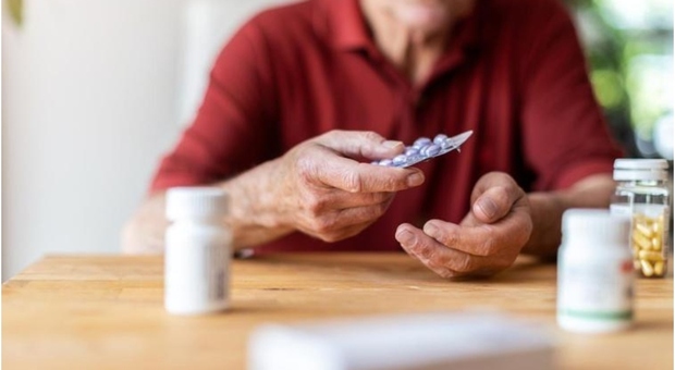 Demenza, farmaco aumenta il rischio del 50%: il nuovo studio su sintomi e cause