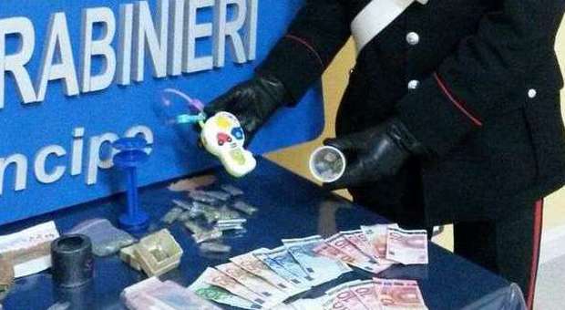Nascondeva droga in una ricetrasmittente per bambini: arrestato dai carabinieri