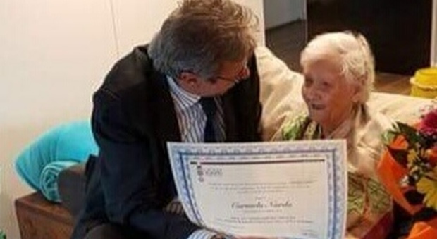Nonna Carmela compie 100 anni: Pompei in festa per la nuova centenaria