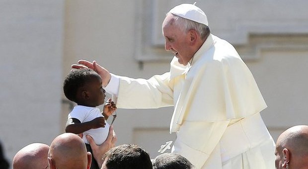 Papa Francesco: «Contro le armi la risposta è la preghiera»
