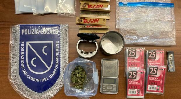La marijuana sequestrata a carico di un ventenne di Loreggia durante la perquisizione