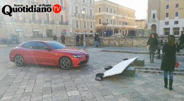 Alfa Romeo incanta piazza Sant'Oronzo con il nuovo suv Stelvio