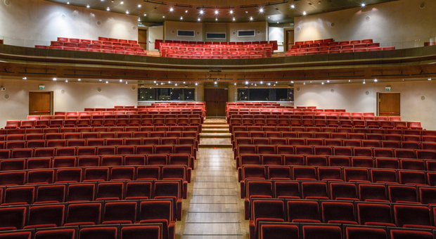 Dietro le quinte del Teatro Verdi di Pordenone: tour guidato per scoprire i luoghi segreti dello spettacolo