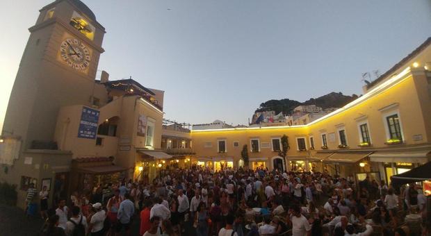 Capri, l'opposizione attacca: «Subito le dimissioni del sindaco»