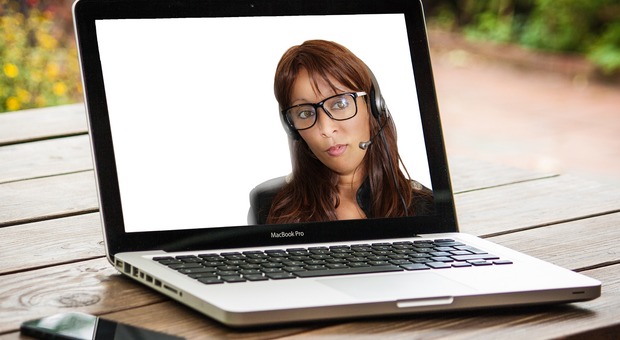 "Zoom fatigue": lo stress da videochiamate colpisce di più le donne