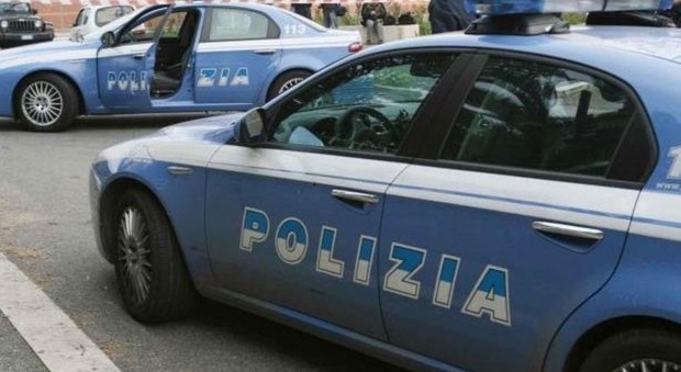Roma, guardia giurata si spara alla testa: trovato in auto dai passanti