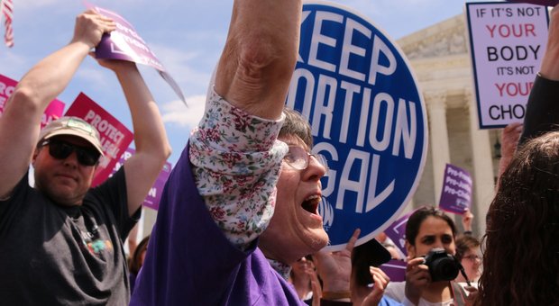 Proteste in Usa contro le nuove restrizioni sull'aborto