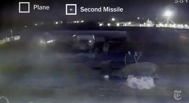 Aereo abbattuto in Iran, il Nyt: «Colpito da due missili in trenta secondi». E spunta il video