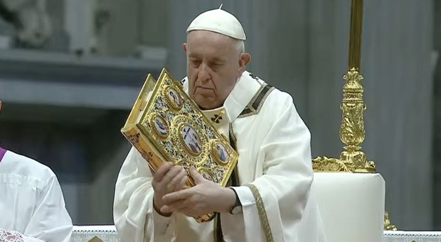 J'accuse di Papa Francesco: «La Chiesa è bloccata, non scalda più il cuore della gente»