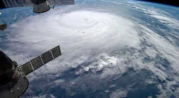 L'uragano Gonzalo fa tremare l'Inghilterra: voli cancellati e traffico aereo nel caos