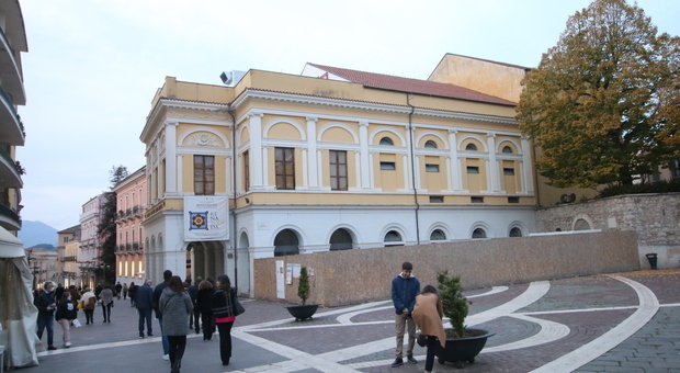 A Benevento il teatro è ancora un cantiere, slitta la riapertura: in scena solo nel 2022