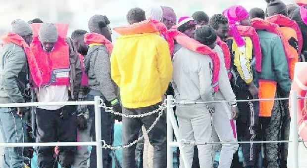 Avramopoulos e la Libia: «In arrivo un’ondata di profughi, la Ue si prepari»