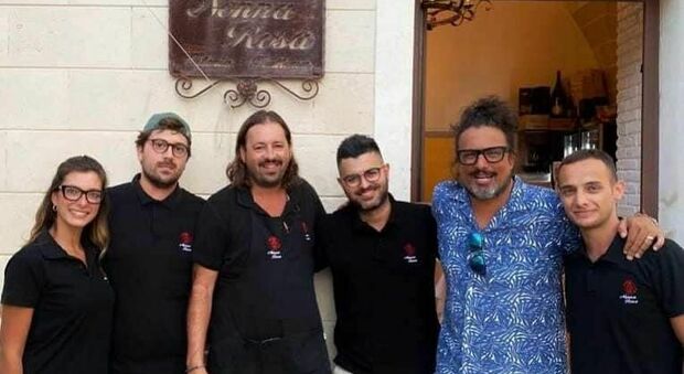 Salento, relax e crudi di pesce per lo chef Alessandro Borghese, star di “Quattro ristoranti”