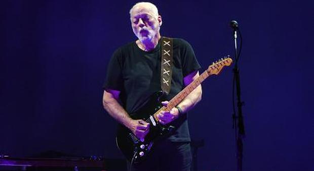 David Gilmour incanta il Circo Massimo: «Grazie per essere qui nonostante la partita»