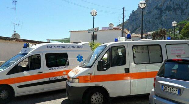 Capri, Borrelli denuncia: «Ambulanze come taxi per il personale sanitario»