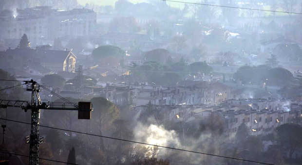 Inquinamento, otto italiani su dieci respirano aria malsana: lo studio degli esperti Sima