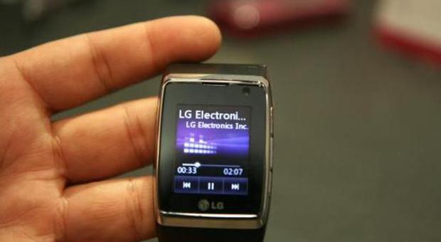 LG presenta in anteprima il suo smartwatch, il video promo del G Watch in rete
