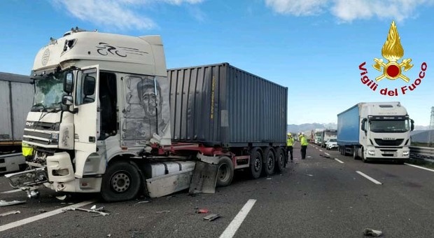Una scena dell'incidente di oggi sulla A4