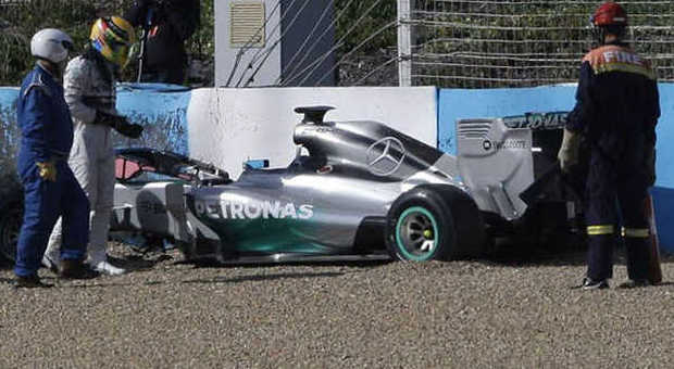 La Mercedes W05 di Lewsi Hamilton dopo l'uscita di pista a Jerez