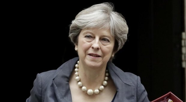 Londra, chiede allo staff di comprargli sex toys: indagine su un sottosegretario di Theresa May