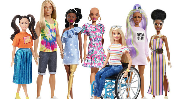 Barbie Fashonistas, la bambola cambia aspetto: «Anche calva o con la vitiligine»