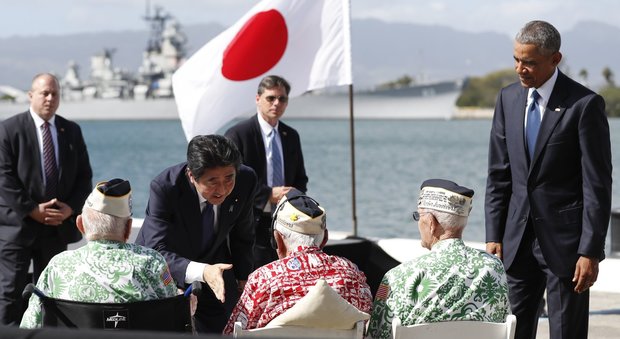 Pearl Harbor, storica visita del premier giapponese: «Condoglianze eterne»