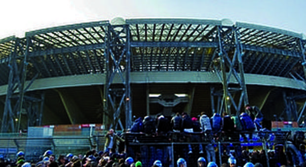 Napoli-Feyenoord ad alta tensione San Paolo vietato agli olandesi ma 30 tifosi hanno preso i biglietti