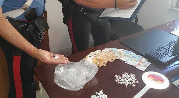 Cento dosi tra cocaina ed eroina, spacciatore arrestato dai carabinieri
